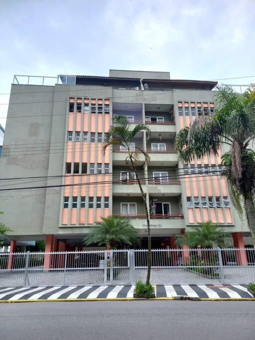 Apartamento 500M Da Praia Enseada, Гуаружа Экстерьер фото